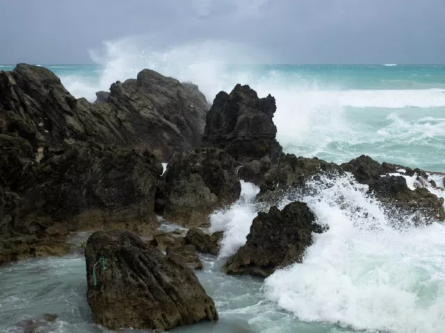 waves crash against the south shore as winds from hurricane ernesto approach church bay bermuda august 16 2024 photo reuters waves crash against the south shore as winds from hurricane ernesto approach church bay bermuda august 16 2024 photo reuters